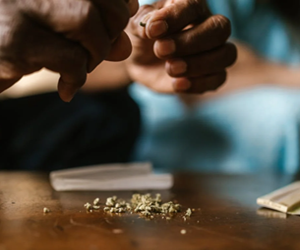 rouler un joint - arrêter de fumer des joints